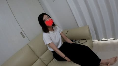 超真实的真枪实弹NTR！在新婚不久的家中♡一边担心老公何时回家，一边让淫乱人妻高潮到不行并中出♡ FC2-PPV-4773576
