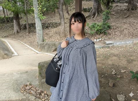 【初次】※爆乳Cosplayer 那位人气Cosplayer因为缺钱而应徵高收入打工!! 用娇弱的嘴巴侍奉儿子，/最后，在深处大量「中出」注入!! FC2-PPV-4804765